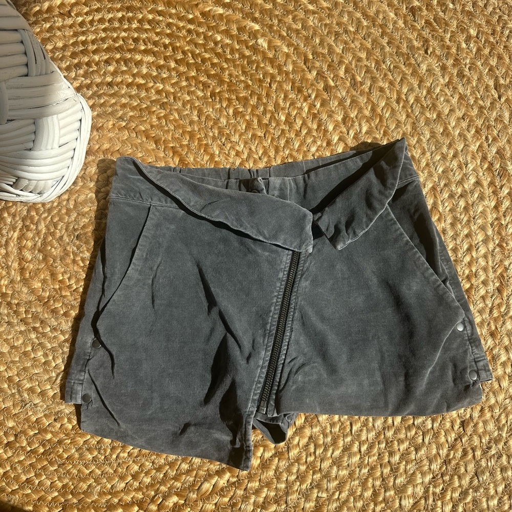 Tambourine Studio Women’s High-Waist Dark Gray Skort